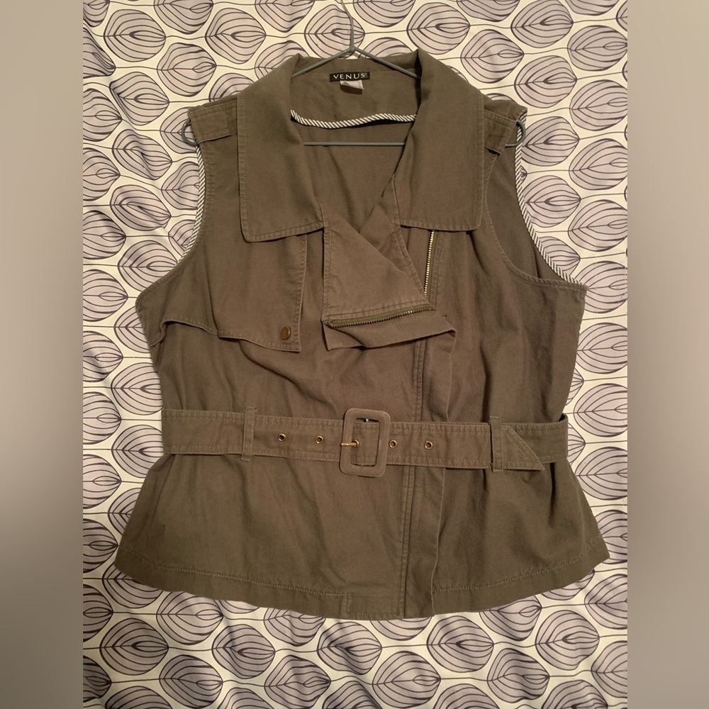 Kacki Venus size 16 women’s vest and belt!